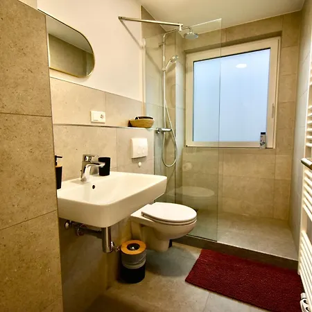 Sano - - Am Rastebaum Apartmán *